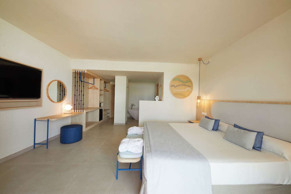 TUI BLUE Victoria Menorca — Hotel rooms in Santo Tomas, Balearic Islands