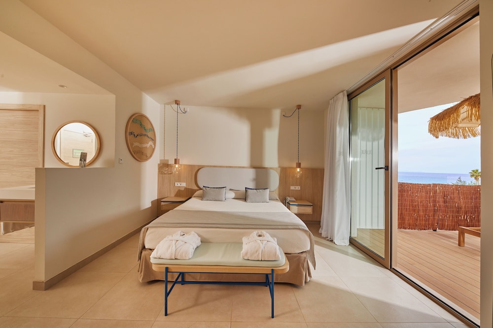 TUI BLUE Victoria Menorca — Hotel rooms in Santo Tomas, Balearic Islands