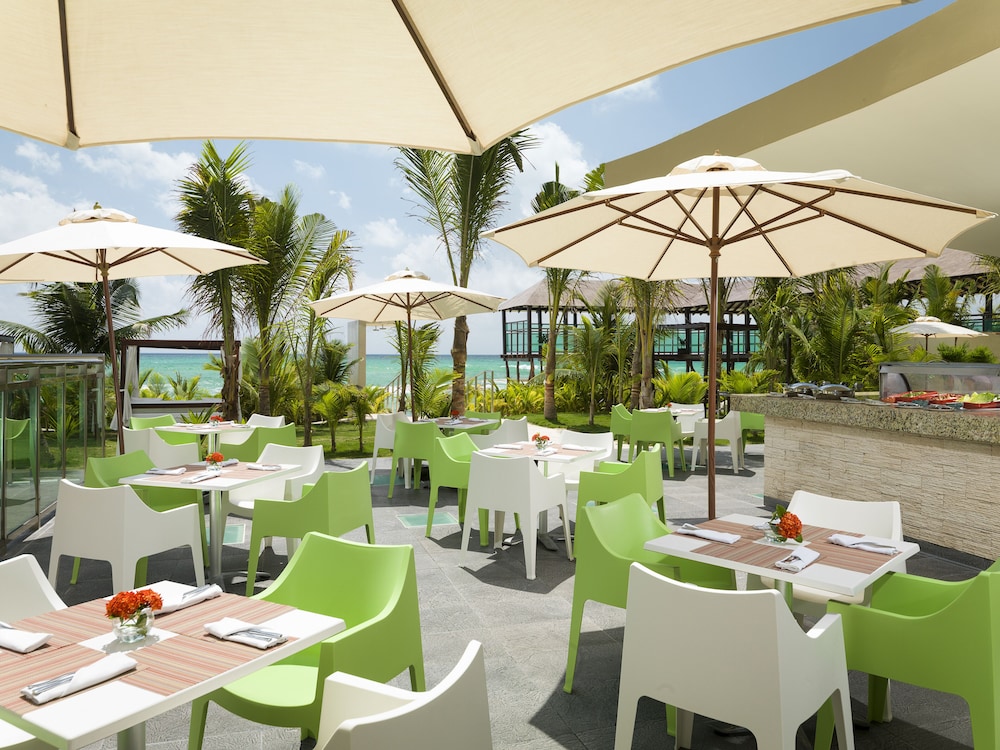 Generations Riviera Maya Oceanfront Family Resort, All & More Inclusive — Restaurant & bars in Playa del Carmen, Quintana Roo