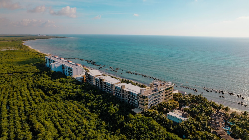 Generations Riviera Maya Oceanfront Family Resort, All & More Inclusive — Hotel building in Playa del Carmen, Quintana Roo