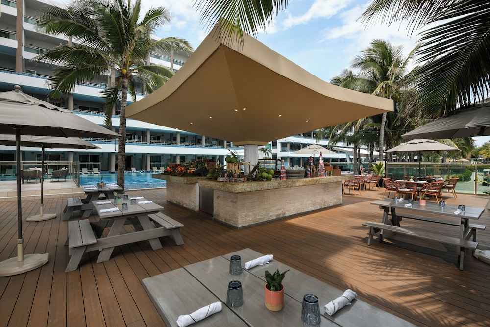 Generations Riviera Maya Oceanfront Family Resort, All & More Inclusive — Restaurant & bars in Playa del Carmen, Quintana Roo