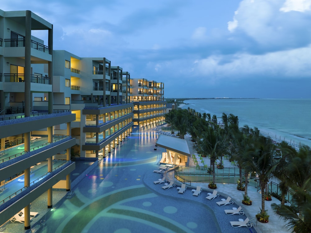 Generations Riviera Maya Oceanfront Family Resort, All & More Inclusive — Hotel building in Playa del Carmen, Quintana Roo