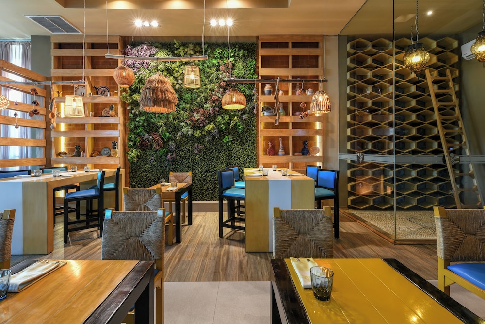 Generations Riviera Maya Oceanfront Family Resort, All & More Inclusive — Restaurant & bars in Playa del Carmen, Quintana Roo