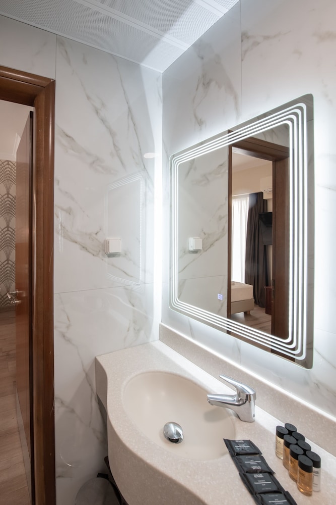 Golden City Hotel — Hotel rooms in Athens, Attica