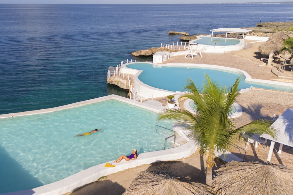 HM Alma de Bayahibe - Adults Only - All Inclusive — Swimming pool in Bayahibe, La Altagracia