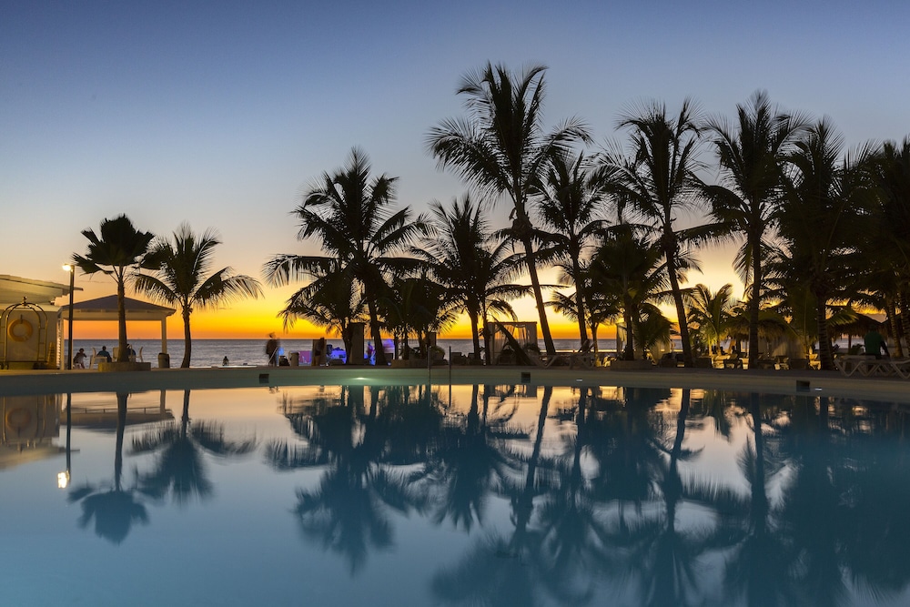 HM Alma de Bayahibe - Adults Only - All Inclusive — Swimming pool in Bayahibe, La Altagracia