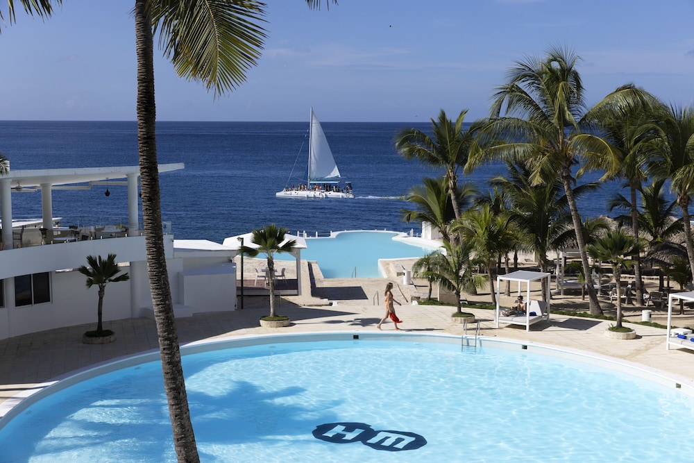 HM Alma de Bayahibe - Adults Only - All Inclusive — Swimming pool in Bayahibe, La Altagracia