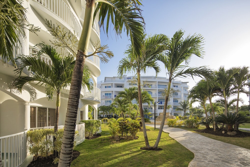 HM Alma de Bayahibe - Adults Only - All Inclusive — Hotel building in Bayahibe, La Altagracia