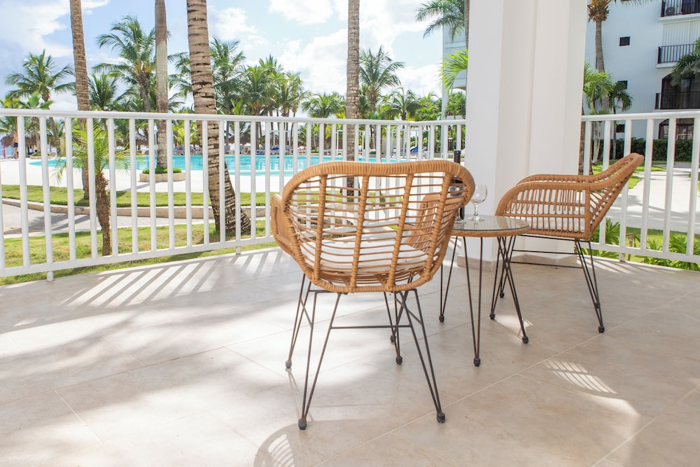 HM Alma de Bayahibe - Adults Only - All Inclusive — Swimming pool in Bayahibe, La Altagracia
