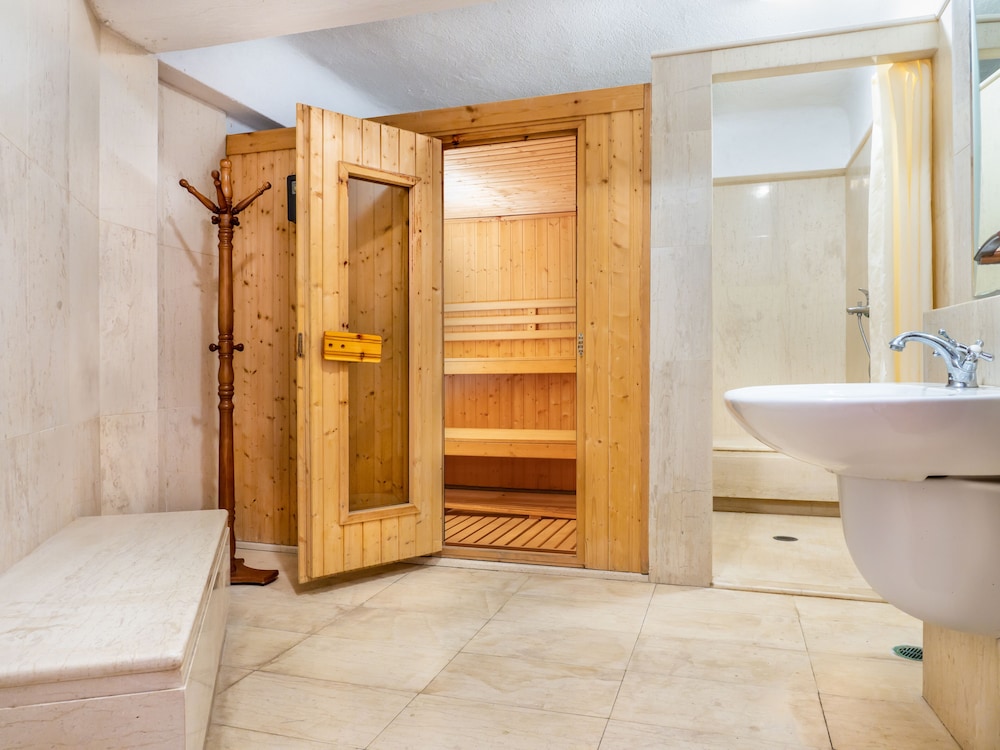 Elounda Alikes Suites & Studios — Hotel rooms in Elounda