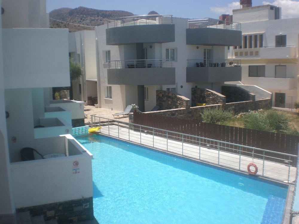 Elounda Alikes Suites & Studios — Swimming pool in Elounda