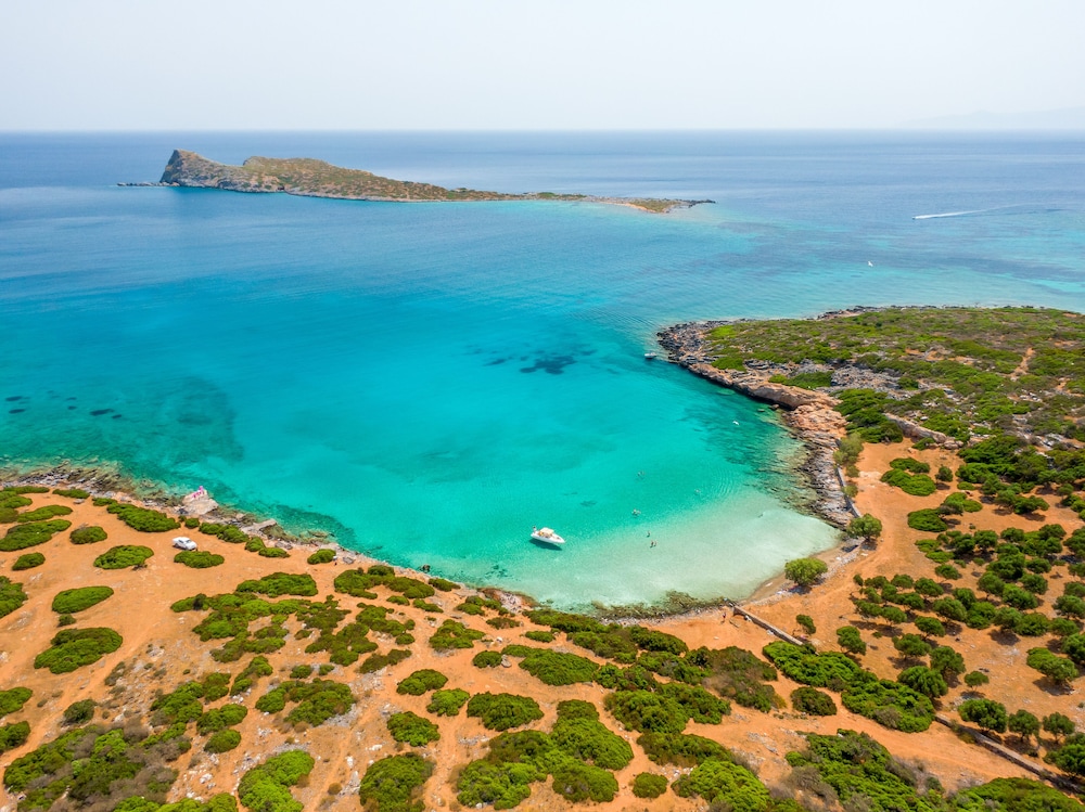 Elounda Alikes Suites & Studios — Beach in Elounda