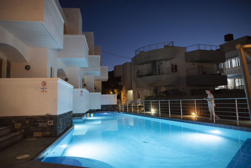 Elounda Alikes Suites & Studios — Swimming pool in Elounda