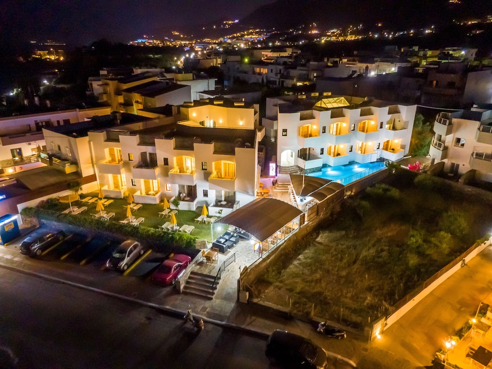Elounda Alikes Suites & Studios — Hotel building in Elounda