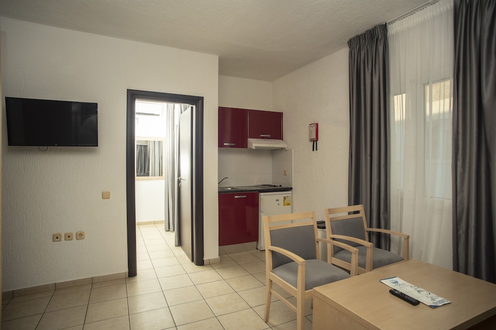Elounda Alikes Suites & Studios — Hotel rooms in Elounda