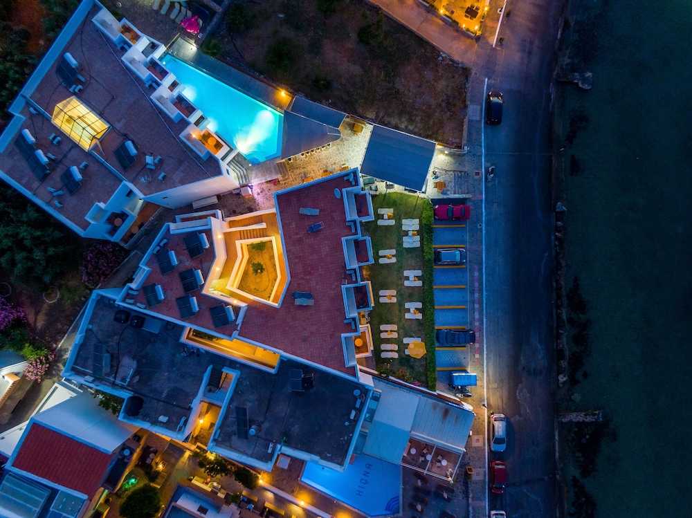 Elounda Alikes Suites & Studios — Hotel building in Elounda