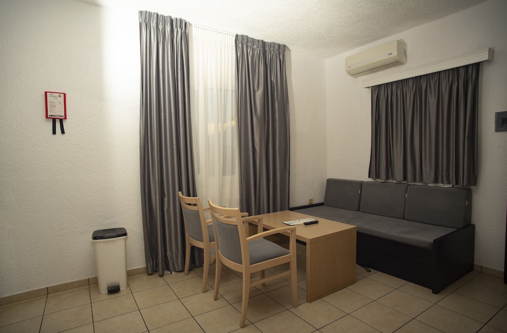 Elounda Alikes Suites & Studios — Hotel rooms in Elounda