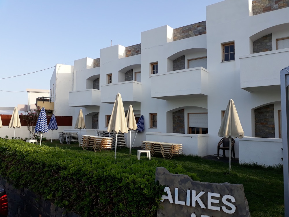 Elounda Alikes Suites & Studios — Hotel building in Elounda