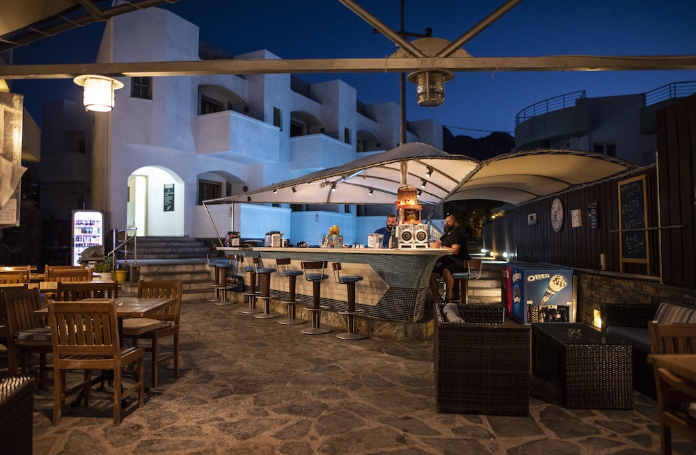 Elounda Alikes Suites & Studios — Restaurant & bars in Elounda