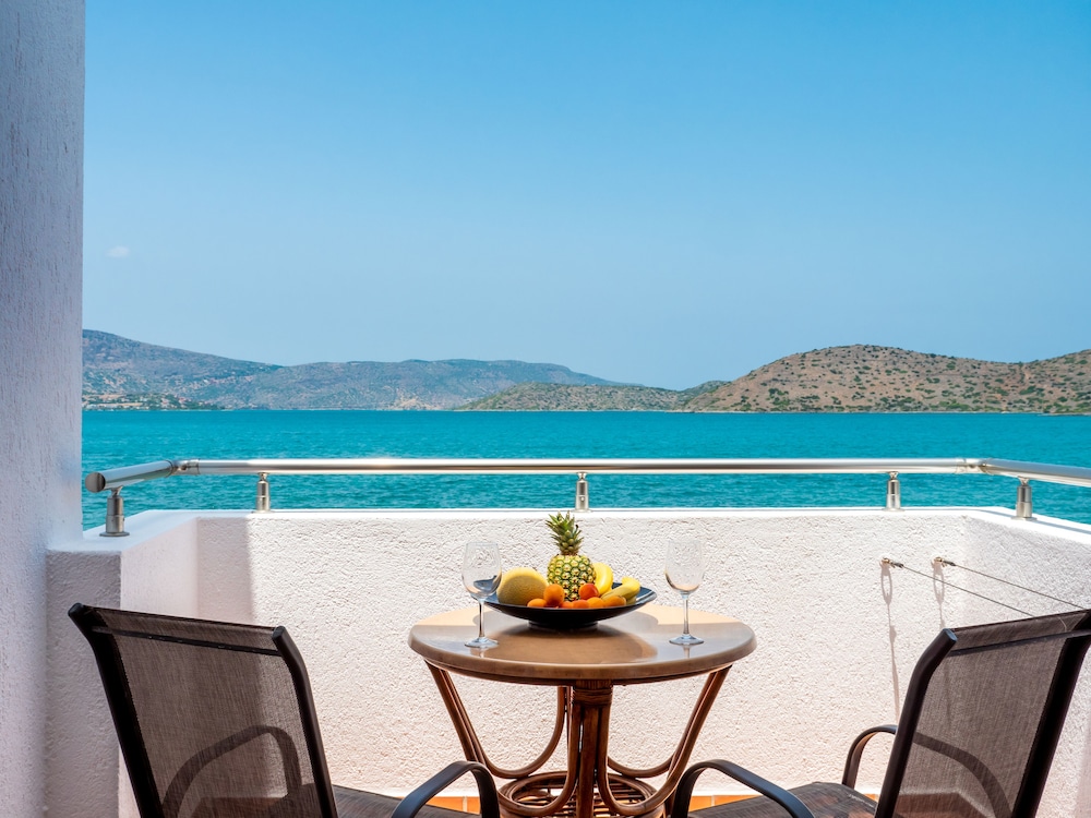 Elounda Alikes Suites & Studios — Hotel rooms in Elounda