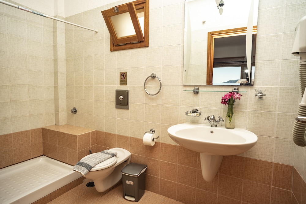 Elounda Alikes Suites & Studios — Hotel rooms in Elounda