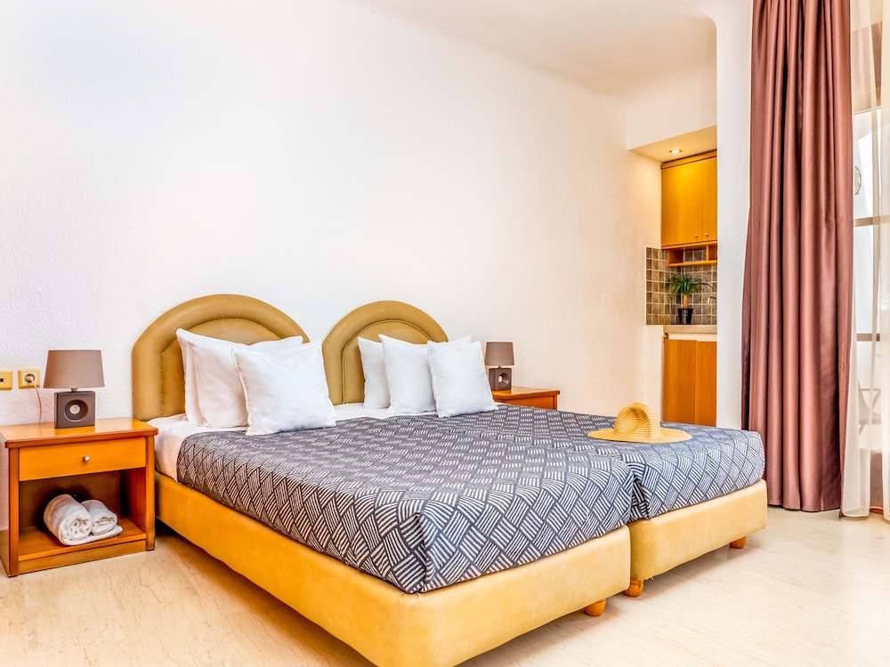 Elounda Alikes Suites & Studios — Hotel rooms in Elounda