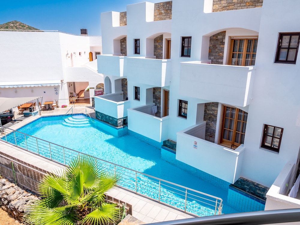 Elounda Alikes Suites & Studios — Hotel building in Elounda