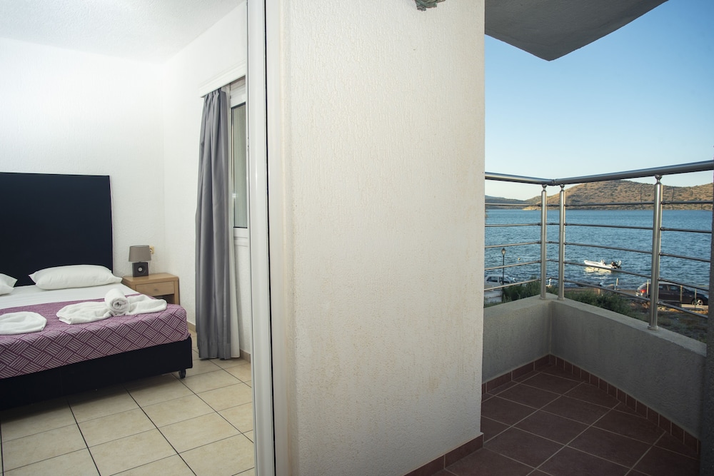 Elounda Alikes Suites & Studios — Hotel rooms in Elounda