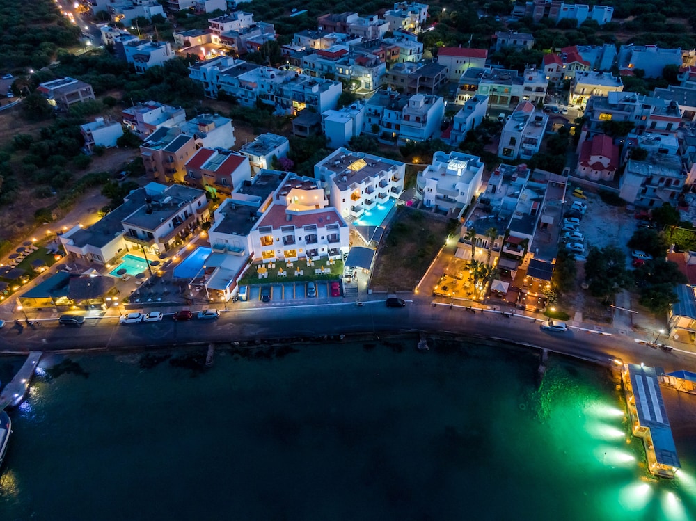 Elounda Alikes Suites & Studios — Hotel building in Elounda