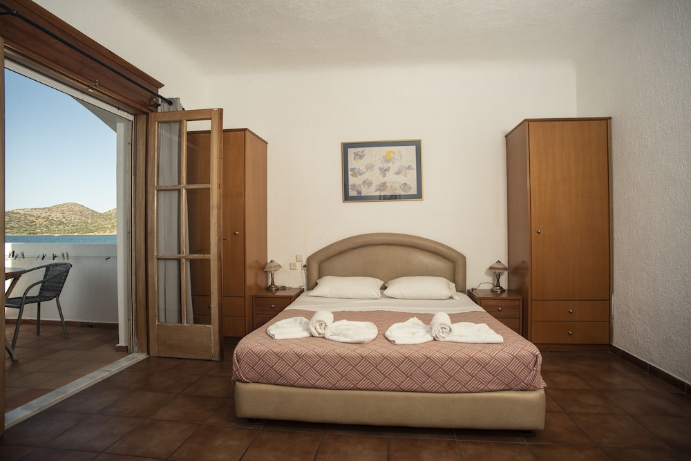 Elounda Alikes Suites & Studios — Hotel rooms in Elounda