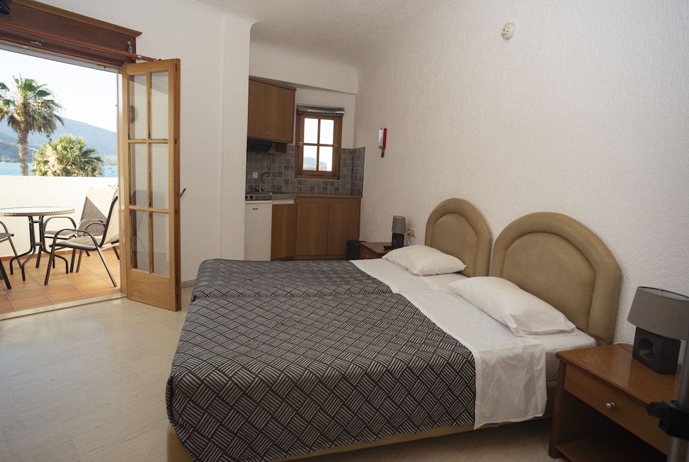 Elounda Alikes Suites & Studios — Hotel rooms in Elounda