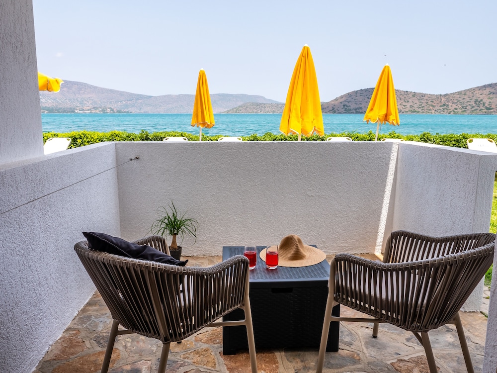 Elounda Alikes Suites & Studios — Hotel rooms in Elounda