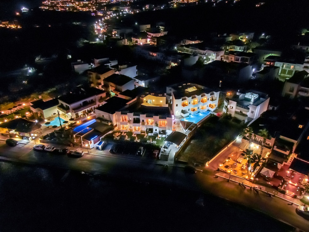 Elounda Alikes Suites & Studios — Hotel building in Elounda