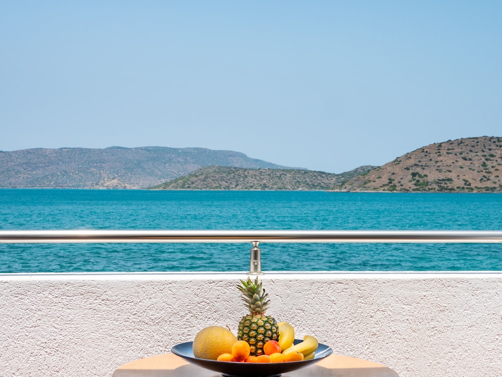 Elounda Alikes Suites & Studios — Hotel rooms in Elounda