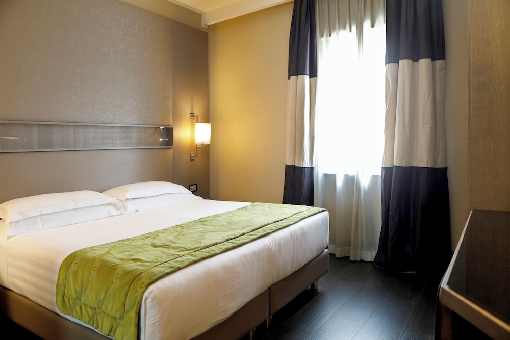 Rome Life Hotel — Hotel rooms in Rome, Lazio