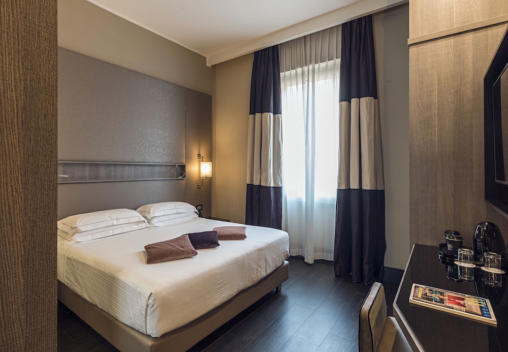 Rome Life Hotel — Hotel rooms in Rome, Lazio