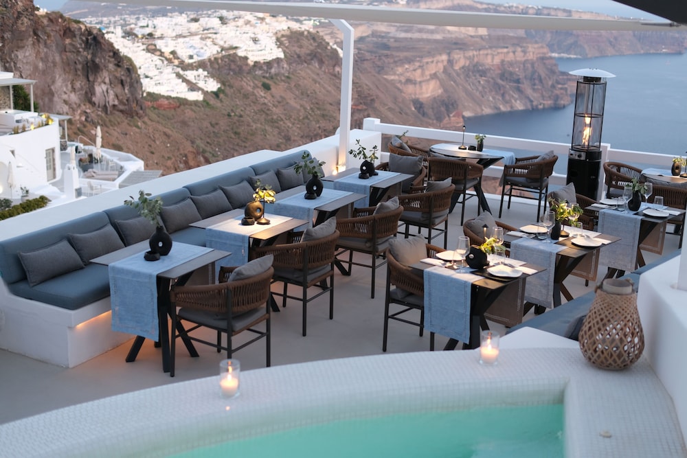 Aqua Luxury Suites — Restaurant & bars in Imerovigli, South Aegean