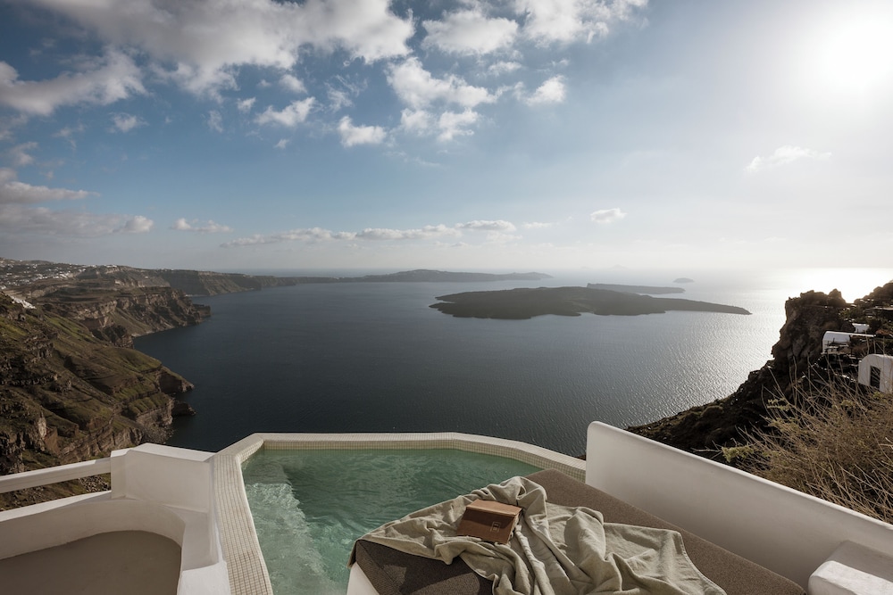 Aqua Luxury Suites — Main photo in Imerovigli, South Aegean