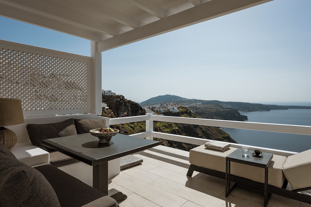 Aqua Luxury Suites — Hotel rooms in Imerovigli, South Aegean