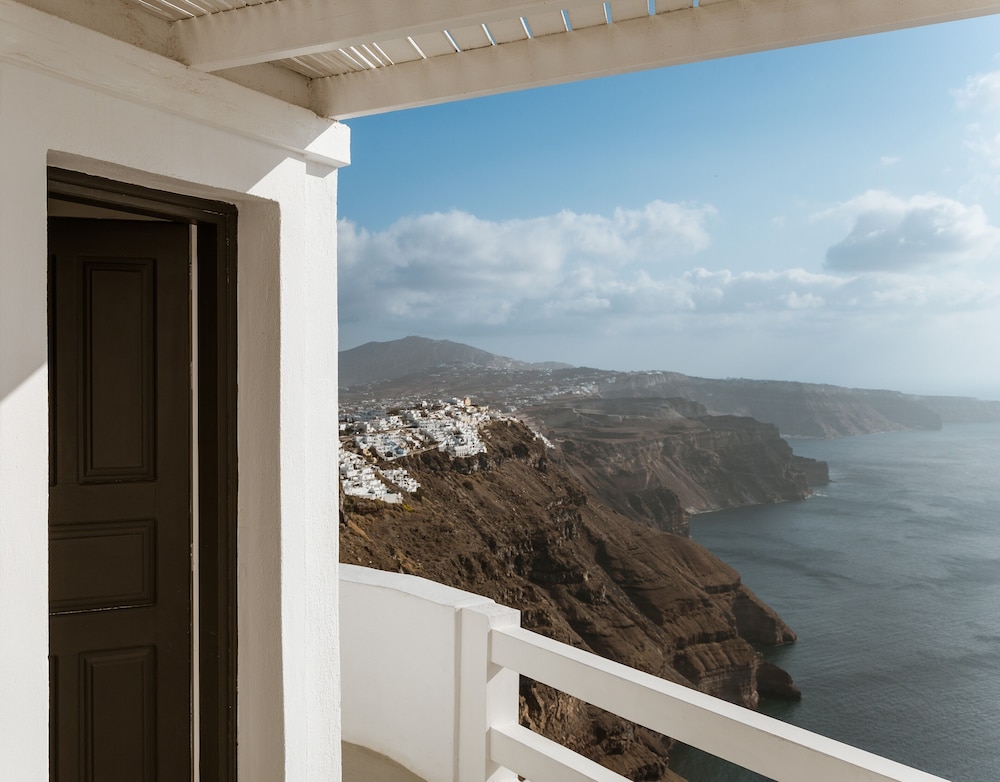 Aqua Luxury Suites — Hotel rooms in Imerovigli, South Aegean