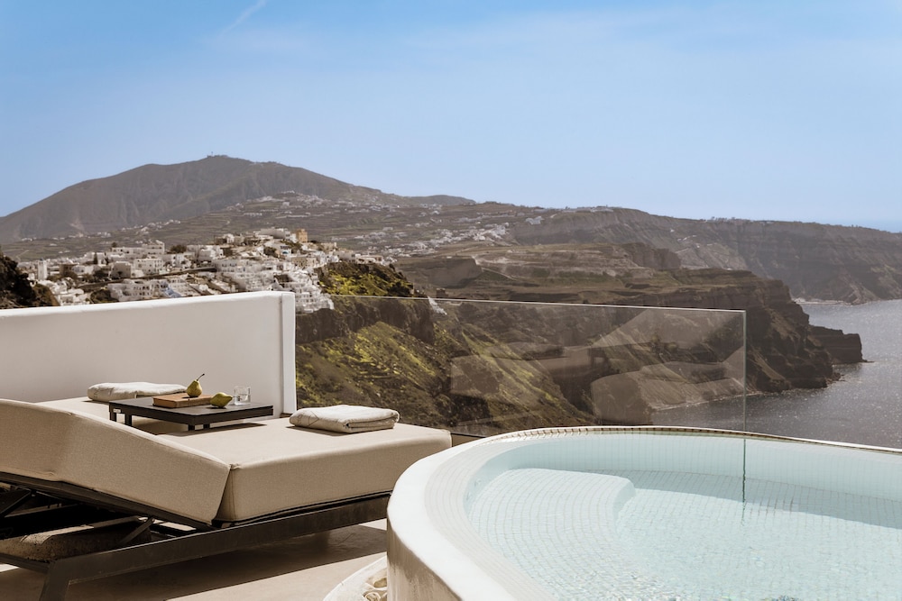 Aqua Luxury Suites — Hotel rooms in Imerovigli, South Aegean