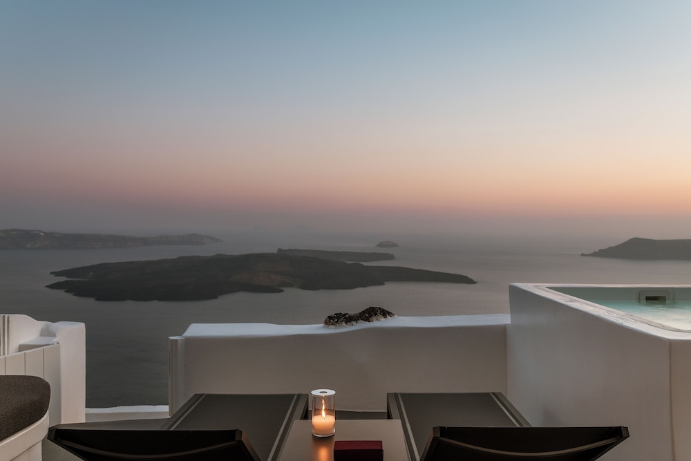 Aqua Luxury Suites — Hotel rooms in Imerovigli, South Aegean