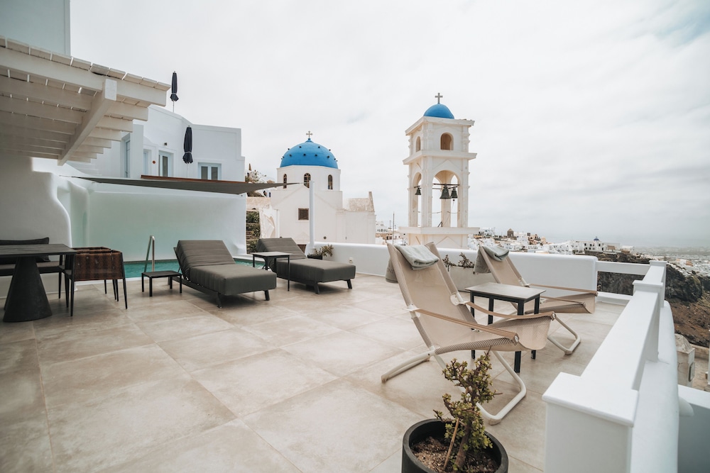 Aqua Luxury Suites — Hotel building in Imerovigli, South Aegean