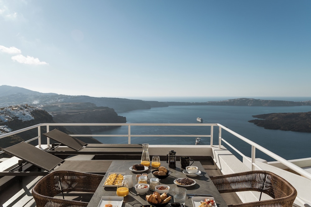 Aqua Luxury Suites — Restaurant & bars in Imerovigli, South Aegean