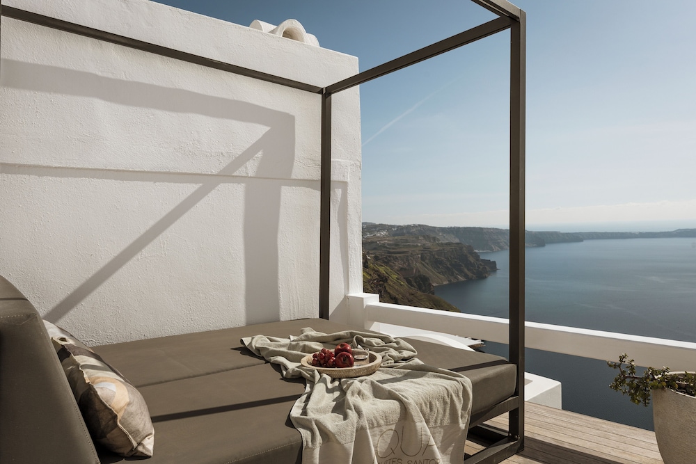 Aqua Luxury Suites — Hotel rooms in Imerovigli, South Aegean