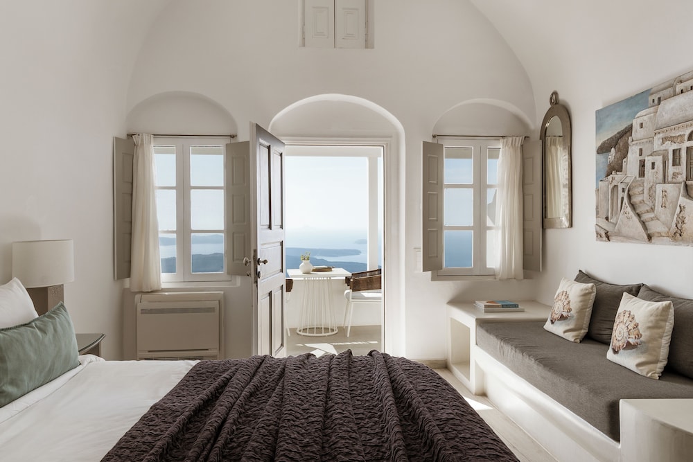 Aqua Luxury Suites — Hotel rooms in Imerovigli, South Aegean