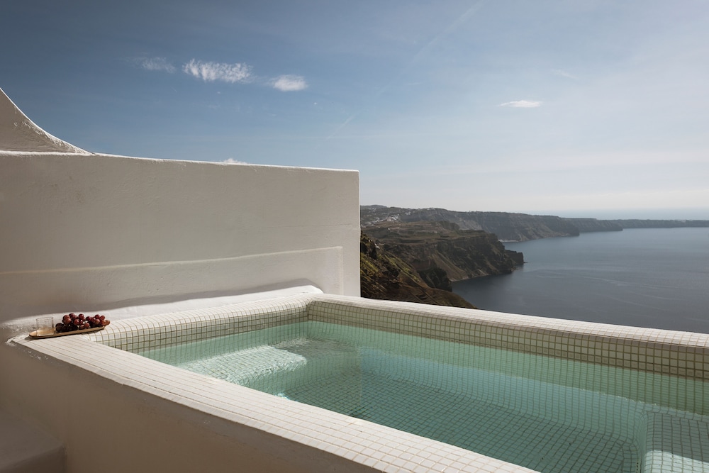 Aqua Luxury Suites — Swimming pool in Imerovigli, South Aegean