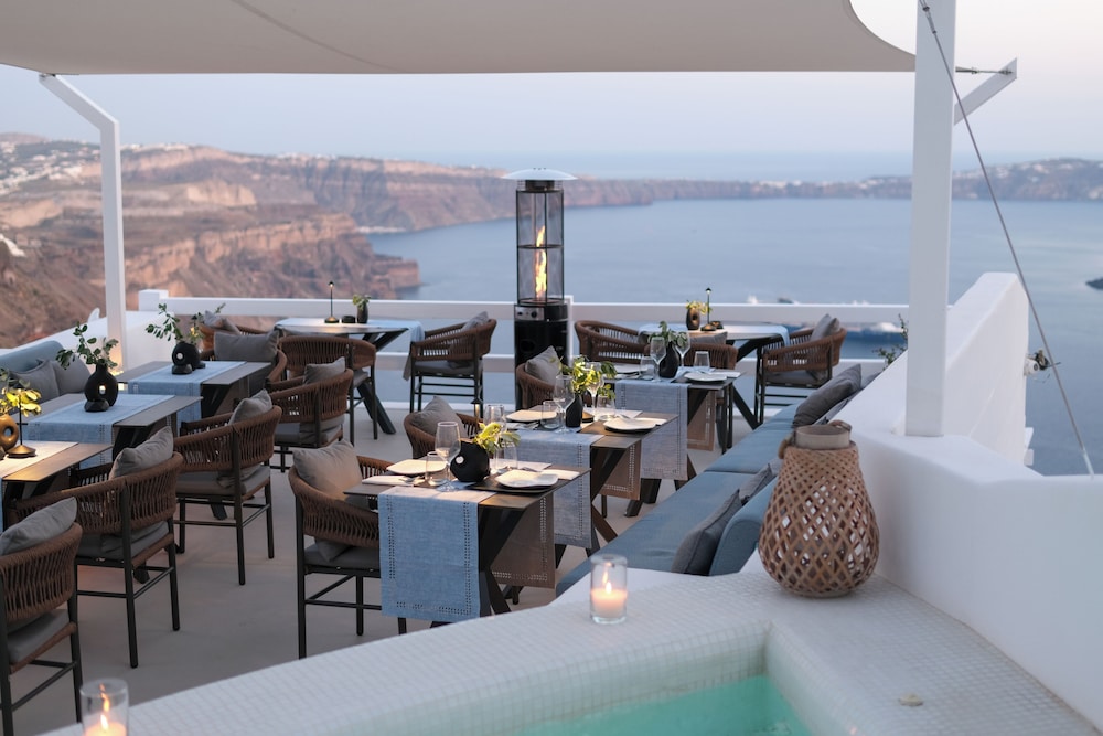 Aqua Luxury Suites — Restaurant & bars in Imerovigli, South Aegean