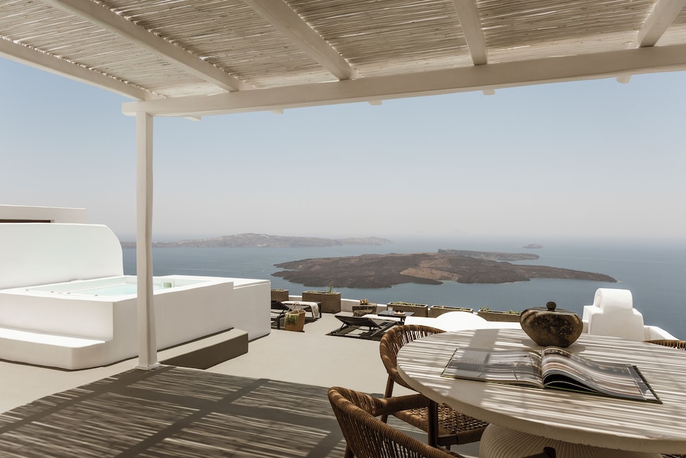 Aqua Luxury Suites — Spa in Imerovigli, South Aegean