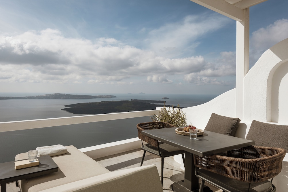 Aqua Luxury Suites — Hotel rooms in Imerovigli, South Aegean